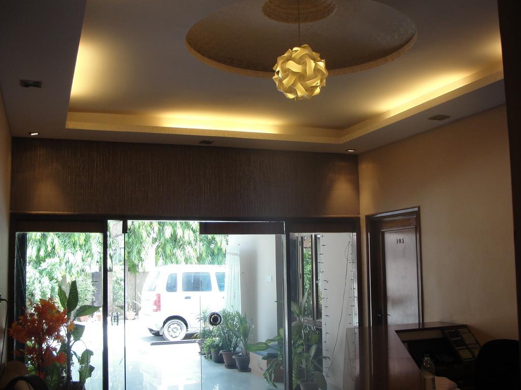 Oyo 15791 Flagship Hotel Executive Hazratganj Лакхнау Экстерьер фото