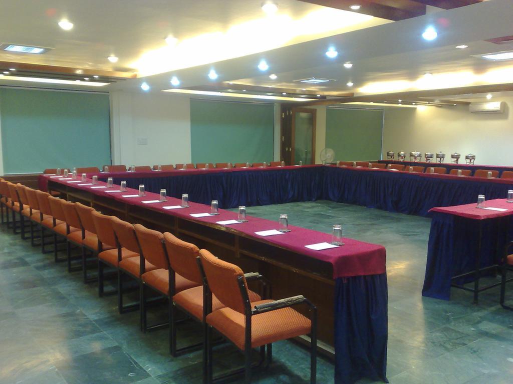 Oyo 15791 Flagship Hotel Executive Hazratganj Лакхнау Экстерьер фото