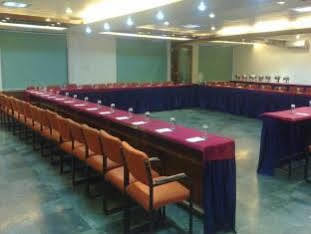 Oyo 15791 Flagship Hotel Executive Hazratganj Лакхнау Экстерьер фото